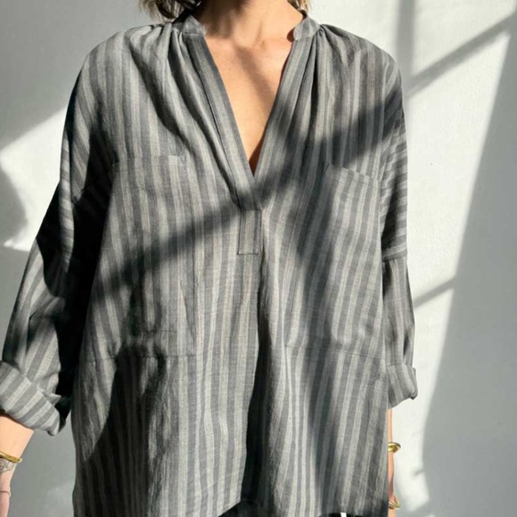 Two New York blouse - Picture 10 of 11